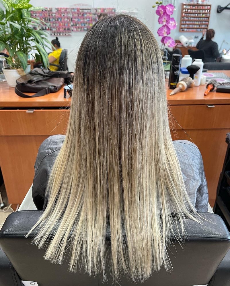 Dark-to-blonde balayage hair color at Tiptop Hair Designs